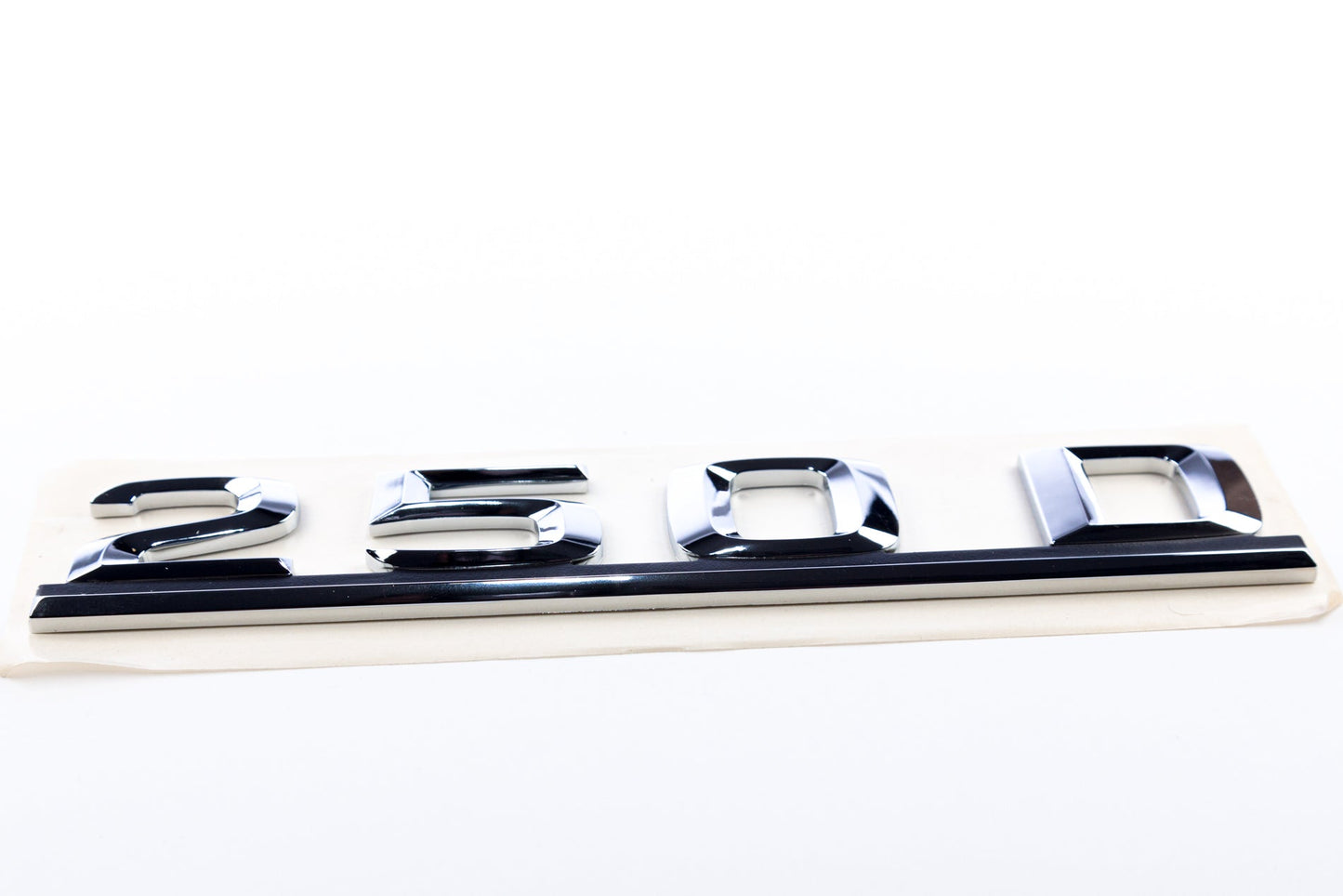 MODEL BEDŽ
 NA STRAŽNJEM POKLOPCU;LJEPILO "250D"